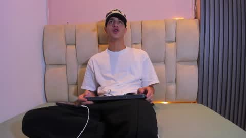 tyler_noir online show from June 30, 2:12 am