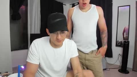 tyler_scotts2323 online show from December 14, 6:20 am