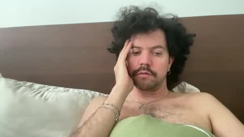 Tyleruzi online show from December 10, 4:49 pm