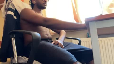 Snapshot of uknowiknow0007 chatting on February 10, 12:18 pm Uknow online show from February 10, 12:18 pm