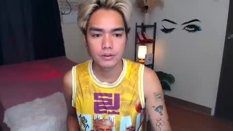 Snapshot of ultimatesexytrans chatting on February 2, 10:28 pm Alex online show from February 2, 10:28 pm