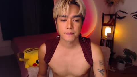 Snapshot of ultimatesexytrans chatting on February 18, 7:00 pm Alex online show from February 18, 7:00 pm