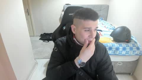 Snapshot of ulxer chatting on January 18, 7:37 pm hi im mike tyson - online show from January 18, 7:37 pm