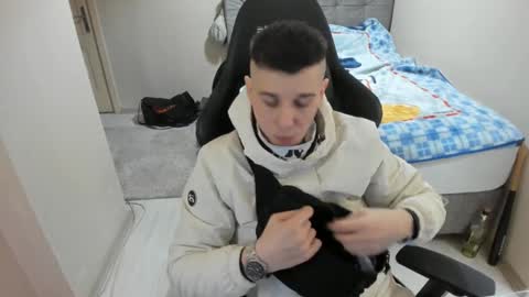 Snapshot of ulxer chatting on December 19, 8:13 pm hi im mike tyson - online show from December 19, 8:13 pm