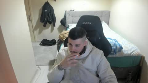 Snapshot of ulxer chatting on February 22, 7:43 pm hi im mike tyson - online show from February 22, 7:43 pm