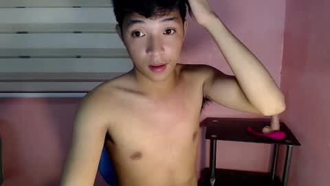Snapshot of urhotethanxx chatting on March 8, 12:06 pm Ethan online show from March 8, 12:06 pm