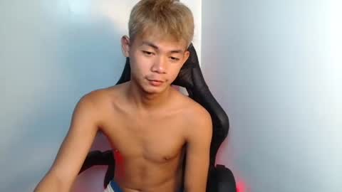 Snapshot of urhotpinoy_izaac chatting on October 8, 3:05 pm simeon ulok online show from October 8, 3:05 pm