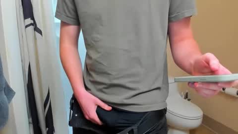 urhotuniroomie online show from January 18, 7:16 pm