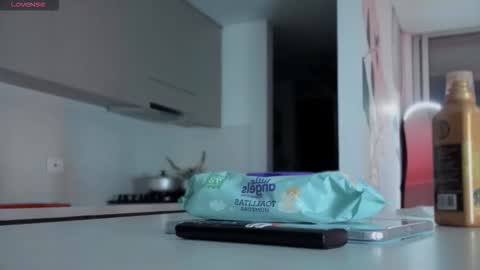 valenthinoking online show from December 19, 4:42 am