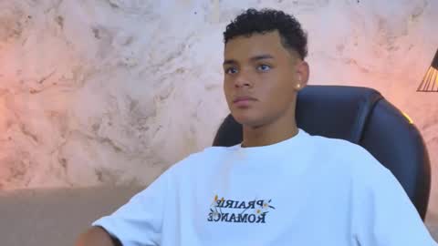 Snapshot of valentino_thompson chatting on October 5, 7:51 pm valentino_thompson online show from October 5, 7:51 pm