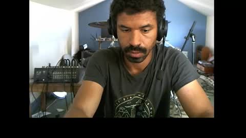 Snapshot of vbigidux chatting on December 23, 4:12 am vbigidux online show from December 23, 4:12 am