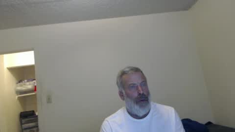 Snapshot of veryveryhairmanindenver chatting on December 10, 12:56 am hairy man online show from December 10, 12:56 am