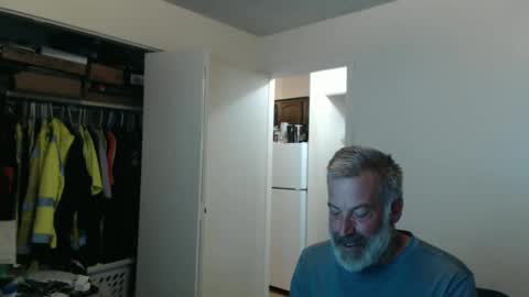 Snapshot of veryveryhairmanindenver chatting on October 18, 12:15 am hairy man online show from October 18, 12:15 am