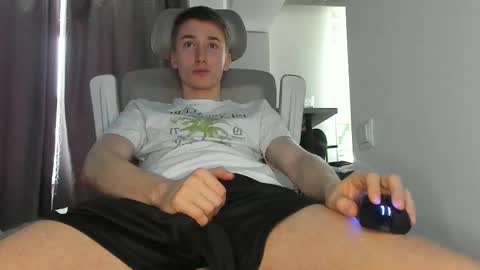 vibemygirl online show from March 19, 7:44 am