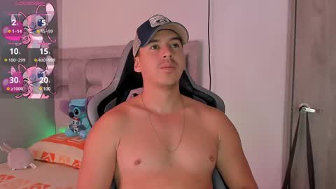 Snapshot of victor_vixen chatting on December 19, 3:08 pm victor online show from December 19, 3:08 pm