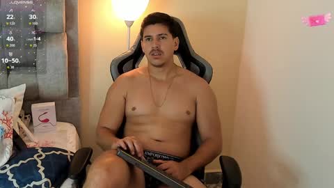 Snapshot of victor_vixen chatting on September 11, 2:05 pm victor online show from September 11, 2:05 pm