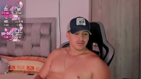 Snapshot of victor_vixen chatting on December 22, 5:21 pm victor online show from December 22, 5:21 pm