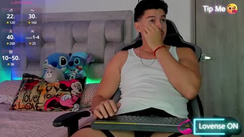 Snapshot of victor_vixen chatting on January 17, 3:22 pm victor online show from January 17, 3:22 pm