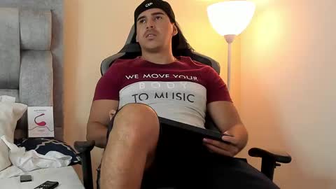 Snapshot of victor_vixen chatting on October 1, 12:42 pm victor online show from October 1, 12:42 pm