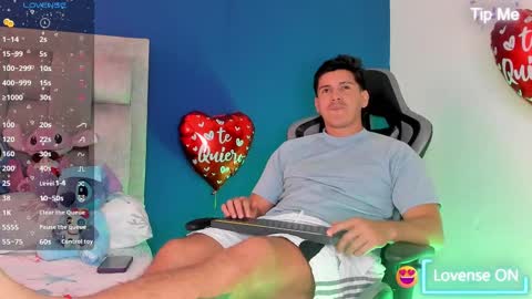Snapshot of victor_vixen chatting on February 17, 6:48 pm victor online show from February 17, 6:48 pm