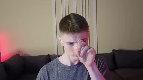 Max online show from February 8, 2:10 pm