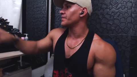 Snapshot of viktorherrera chatting on October 3, 5:29 pm Viktor Herrera online show from October 3, 5:29 pm