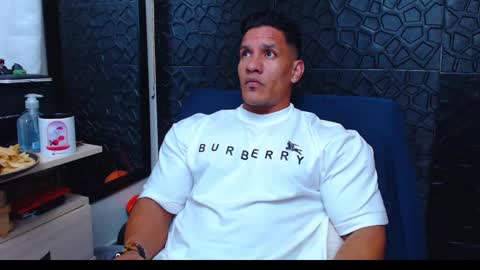 Snapshot of viktorherrera chatting on December 4, 1:58 am Viktor Herrera online show from December 4, 1:58 am
