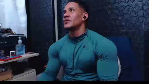 Snapshot of viktorherrera chatting on December 12, 2:04 am Viktor Herrera online show from December 12, 2:04 am