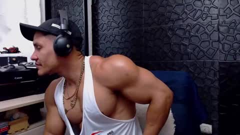 Snapshot of viktorherrera chatting on March 4, 7:11 pm Viktor Herrera online show from March 4, 7:11 pm