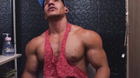 Snapshot of viktorherrera chatting on October 8, 5:39 pm Viktor Herrera online show from October 8, 5:39 pm