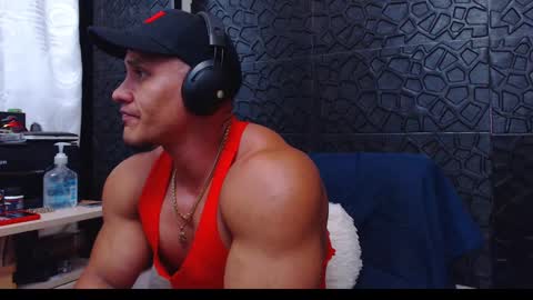 Snapshot of viktorherrera chatting on December 17, 5:47 pm Viktor Herrera online show from December 17, 5:47 pm