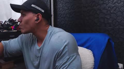 Snapshot of viktorherrera chatting on September 20, 4:18 pm Viktor Herrera online show from September 20, 4:18 pm