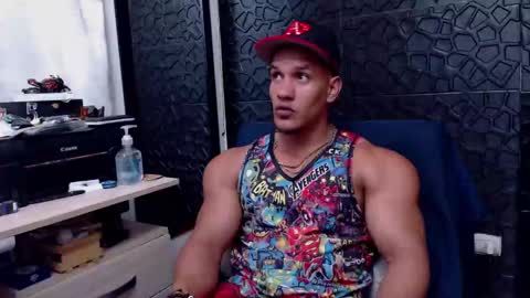 Snapshot of viktorherrera chatting on February 4, 4:29 pm Viktor Herrera online show from February 4, 4:29 pm