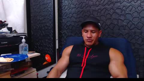 Snapshot of viktorherrera chatting on January 5, 4:16 pm Viktor Herrera online show from January 5, 4:16 pm