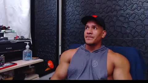 Snapshot of viktorherrera chatting on December 30, 2:08 pm Viktor Herrera online show from December 30, 2:08 pm