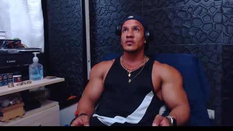 Snapshot of viktorherrera chatting on December 12, 5:59 pm Viktor Herrera online show from December 12, 5:59 pm