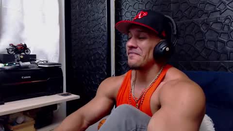 Snapshot of viktorherrera chatting on March 5, 4:57 pm Viktor Herrera online show from March 5, 4:57 pm