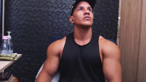 Viktor Herrera online show from November 6, 5:49 pm