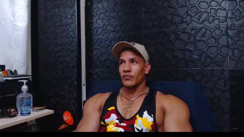 Snapshot of viktorherrera chatting on January 5, 12:31 am Viktor Herrera online show from January 5, 12:31 am