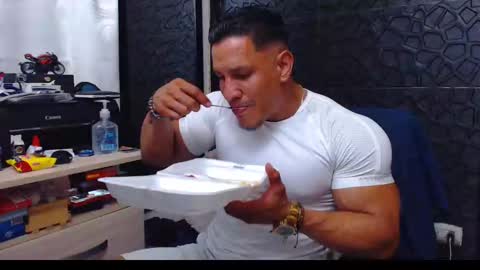 Snapshot of viktorherrera chatting on January 17, 9:54 pm Viktor Herrera online show from January 17, 9:54 pm