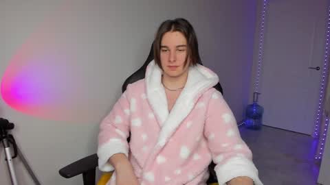 Vincent Strong online show from January 3, 7:27 am