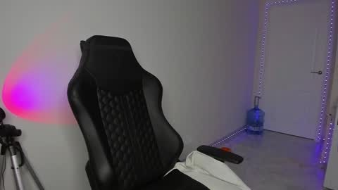 Vincent Strong online show from January 25, 2:25 pm