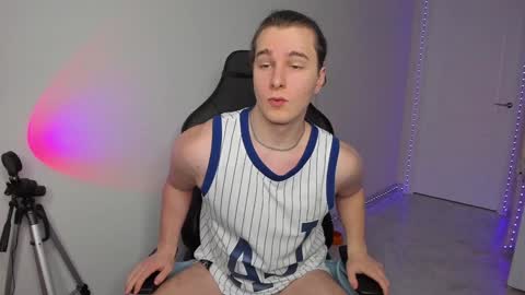 Vincent Strong online show from February 7, 4:03 pm