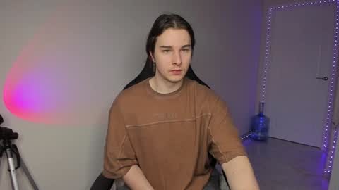 Vincent Strong online show from December 19, 8:24 am