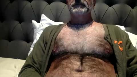 Enjoy guys of all ages if you are not on cam please dont ask for requests if i dont respond dont think im ignoring you i online show from December 22, 3:20 pm