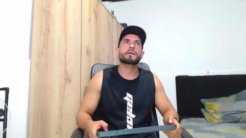 WALTER BROWN  online show from November 6, 10:24 pm