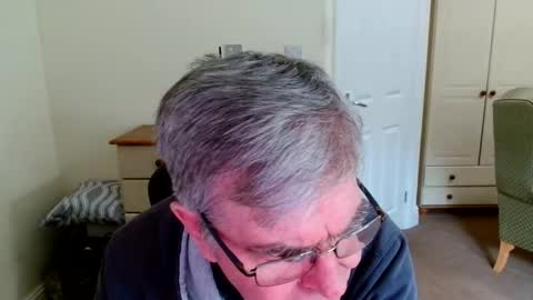 wanttobefree90 online show from April 9, 10:10 am