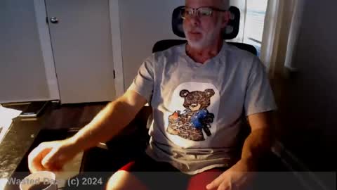 wasted_daze_ online show from January 1, 12:44 pm