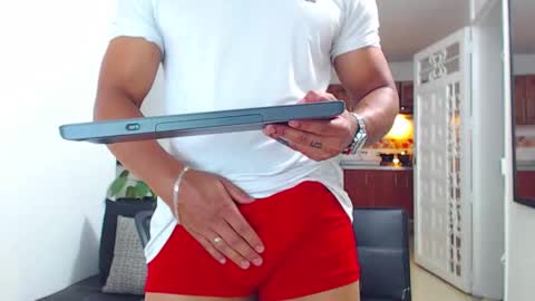 Wesley Rogger online show from February 4, 11:44 pm