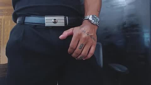 Wesley Rogger online show from October 5, 10:25 pm